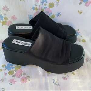 SOLD Steve Madden Slinky30 Black Chunky 90s Style Sandals, Women’s 7